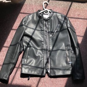 Zara men’s leather Jacket 3 zipper pockets